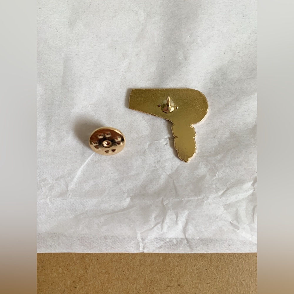 New Pink & Gold Hair Dryer “This Blows” Enamel Pin - Picture 2 of 4